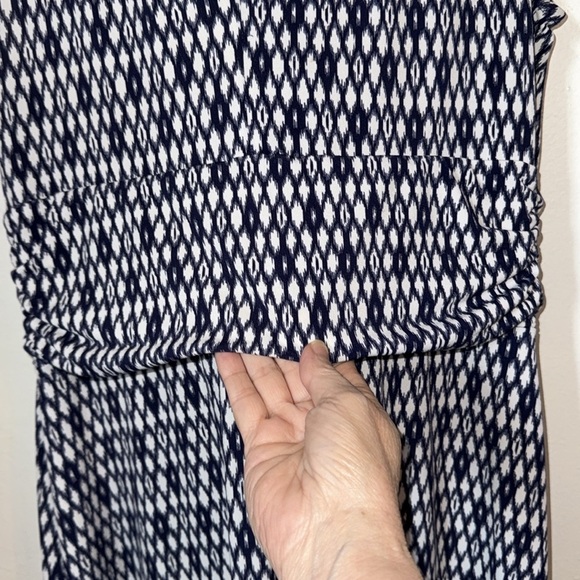 🌹VINCE CAMUTO GEOMETRIC PATTERN V NECKAXI DRESS - Picture 6 of 13